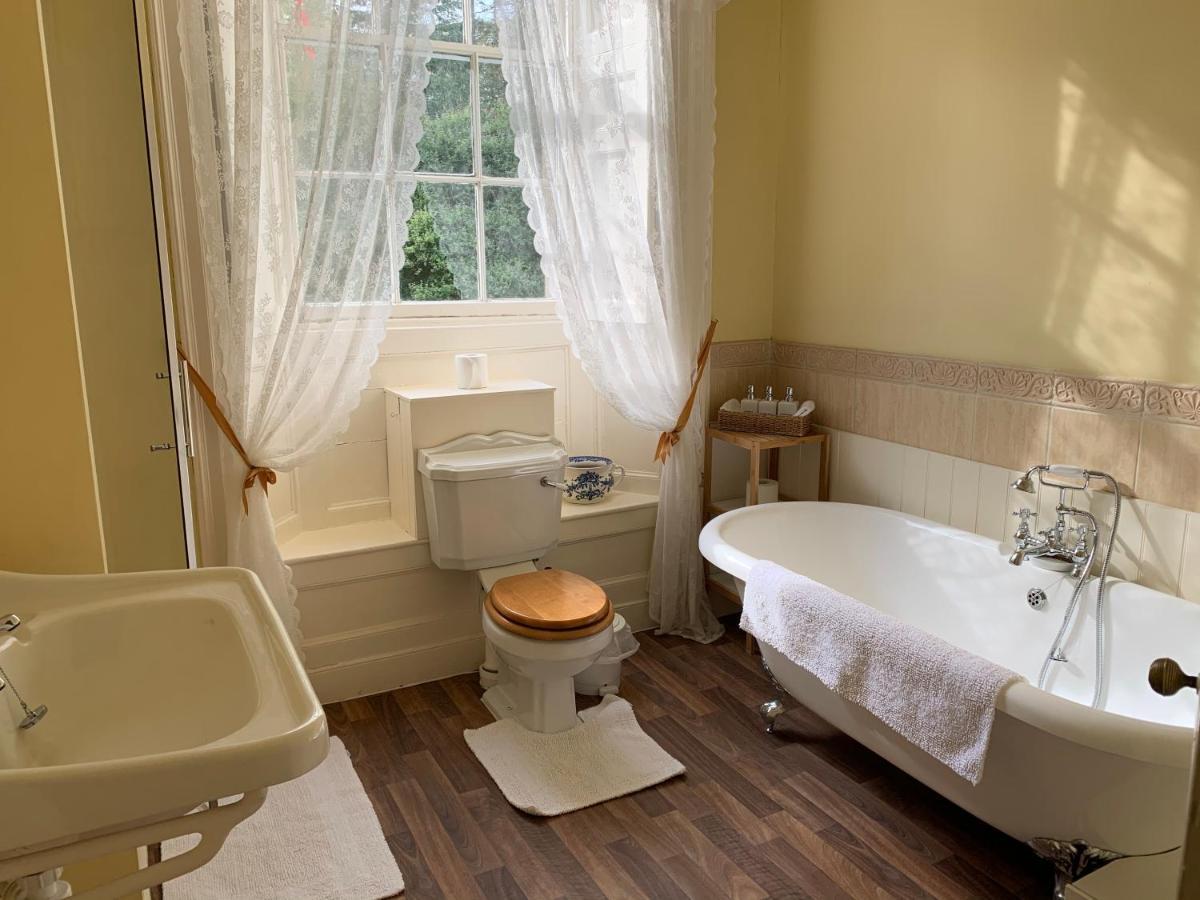 Boulston Manor Guest House Хавърфордуест Екстериор снимка